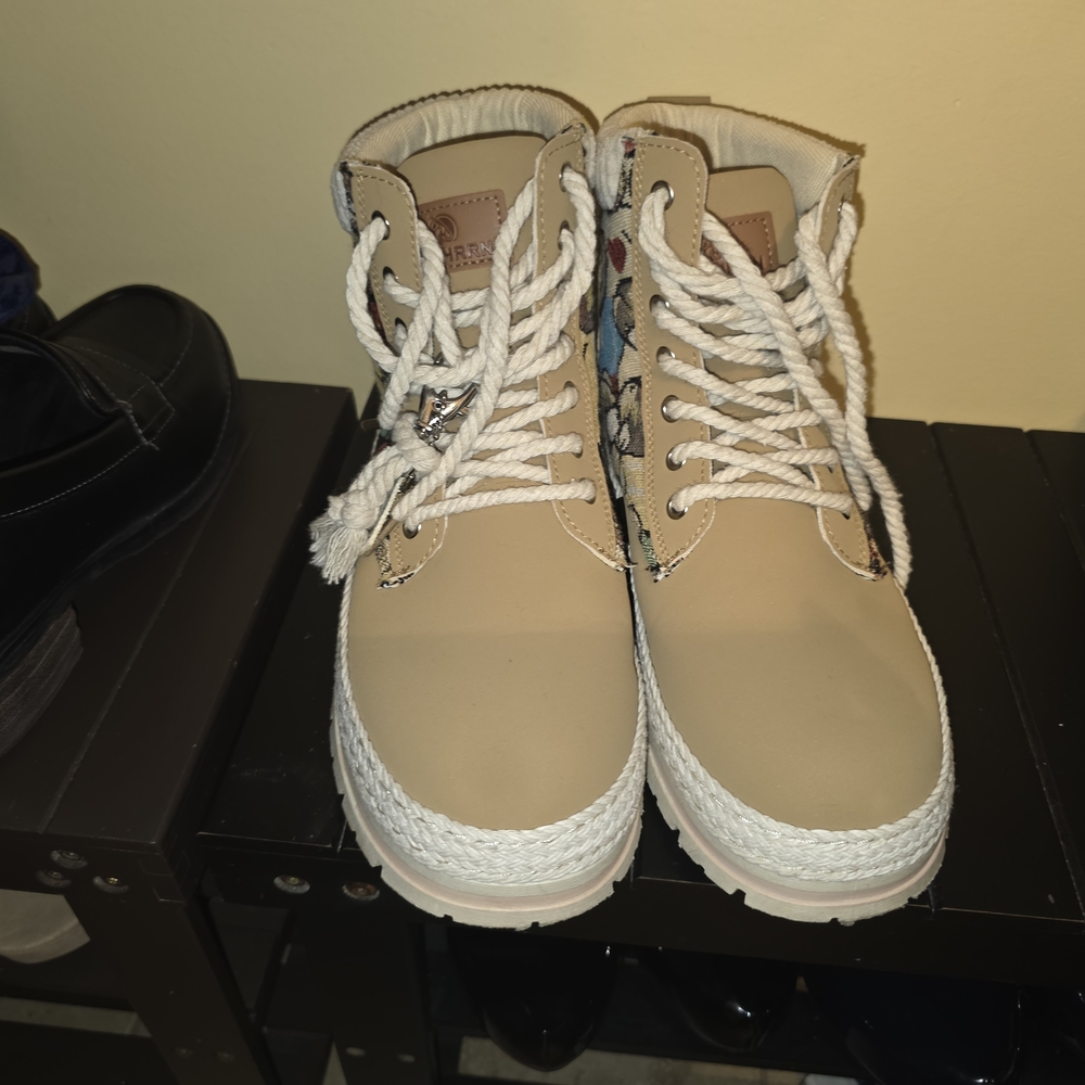 Tan and Cream Men's Boots - Picture 4 of 4